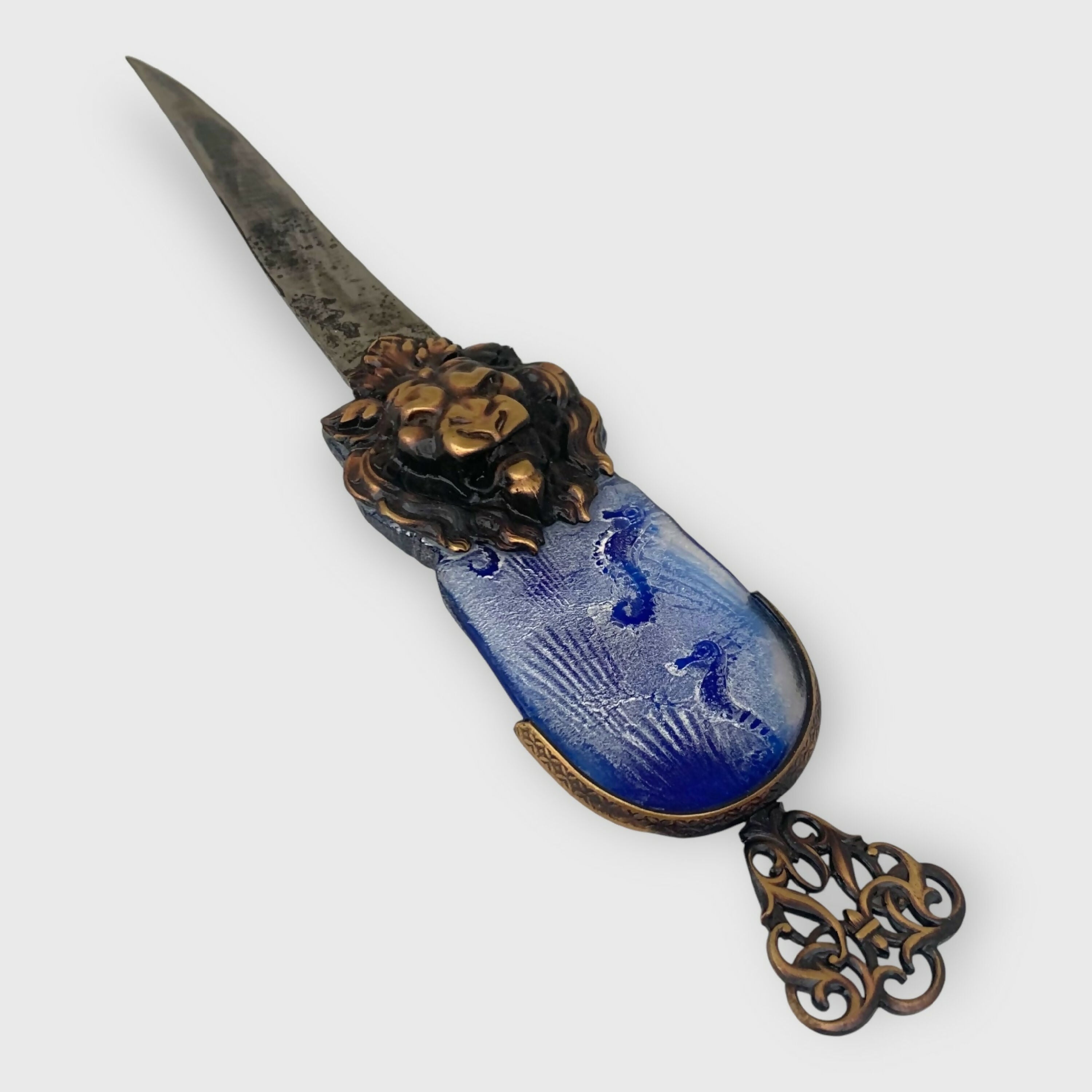 ouvre lettre bleu motif tete de lion et hippocampes, cadeau homme , objet original, collection unique, pate de verre, cristal | EMPREINTES Paris