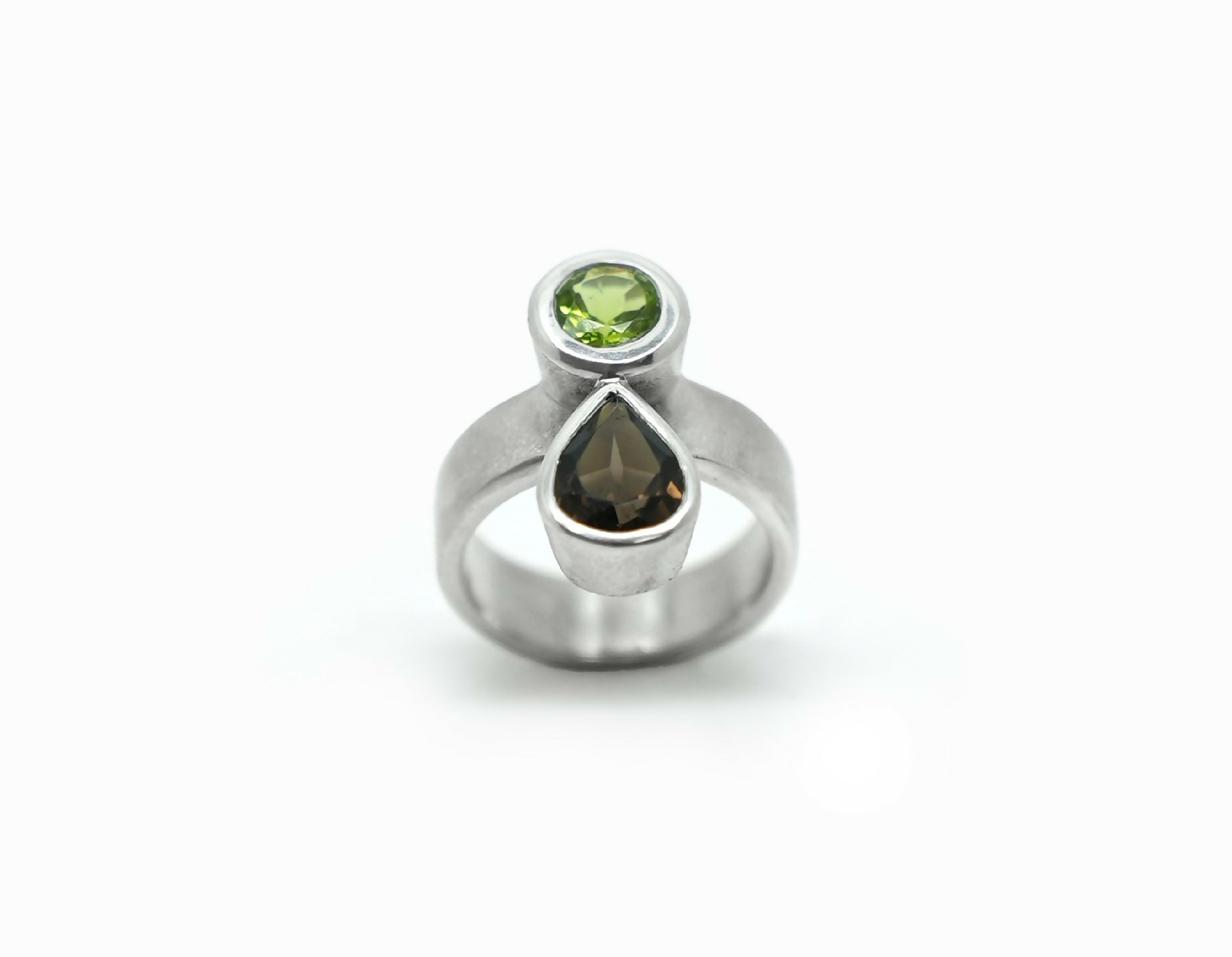 Bague Cairn Argent, Péridot et Quartz fumé | EMPREINTES Paris