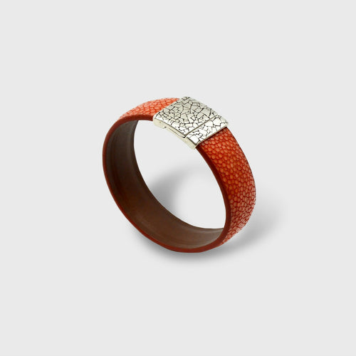 manchette_en_galuchat_orange_fermoir_terra_sylvie_zarnowski copie | EMPREINTES Paris - EMPREINTES Paris