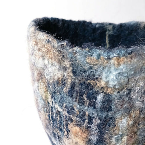 Vide-poche texturé en feutre de laine indigo et soie mordorée | EMPREINTES Paris - EMPREINTES Paris