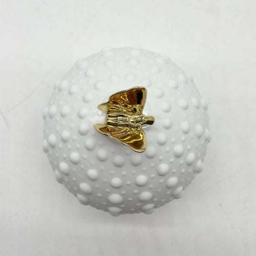 bonbonniere_boule_picots_avec_papillon_en_or_grang_modele_porcelaine_de_limoges_la_seynie copie | EMPREINTES Paris - EMPREINTES Paris