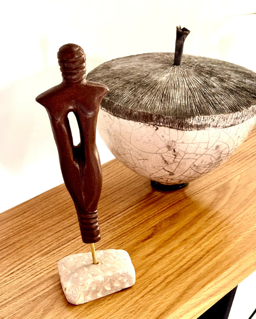 Figurine 13 en pierre calcaire, patine bronze cuivré, socle en en stéatite terre de sienne | EMPREINTES Paris - EMPREINTES Paris