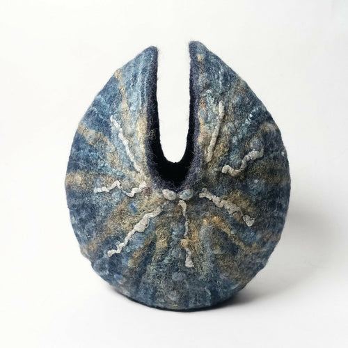 Sculpture Nautile feutre bleu Indigo et soie mordorée | EMPREINTES Paris - EMPREINTES Paris