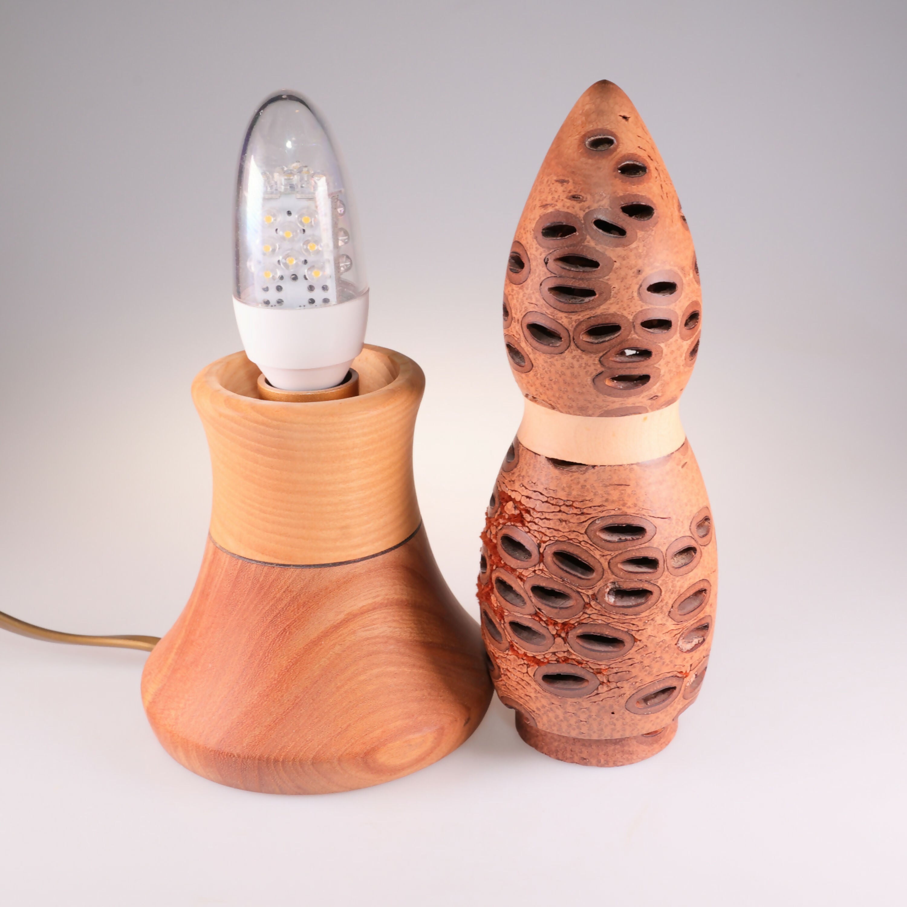 lampe_photophore_en_orme_frene_erable_et_noix_de_banksia_latelier_du_mercantour copie | EMPREINTES Paris