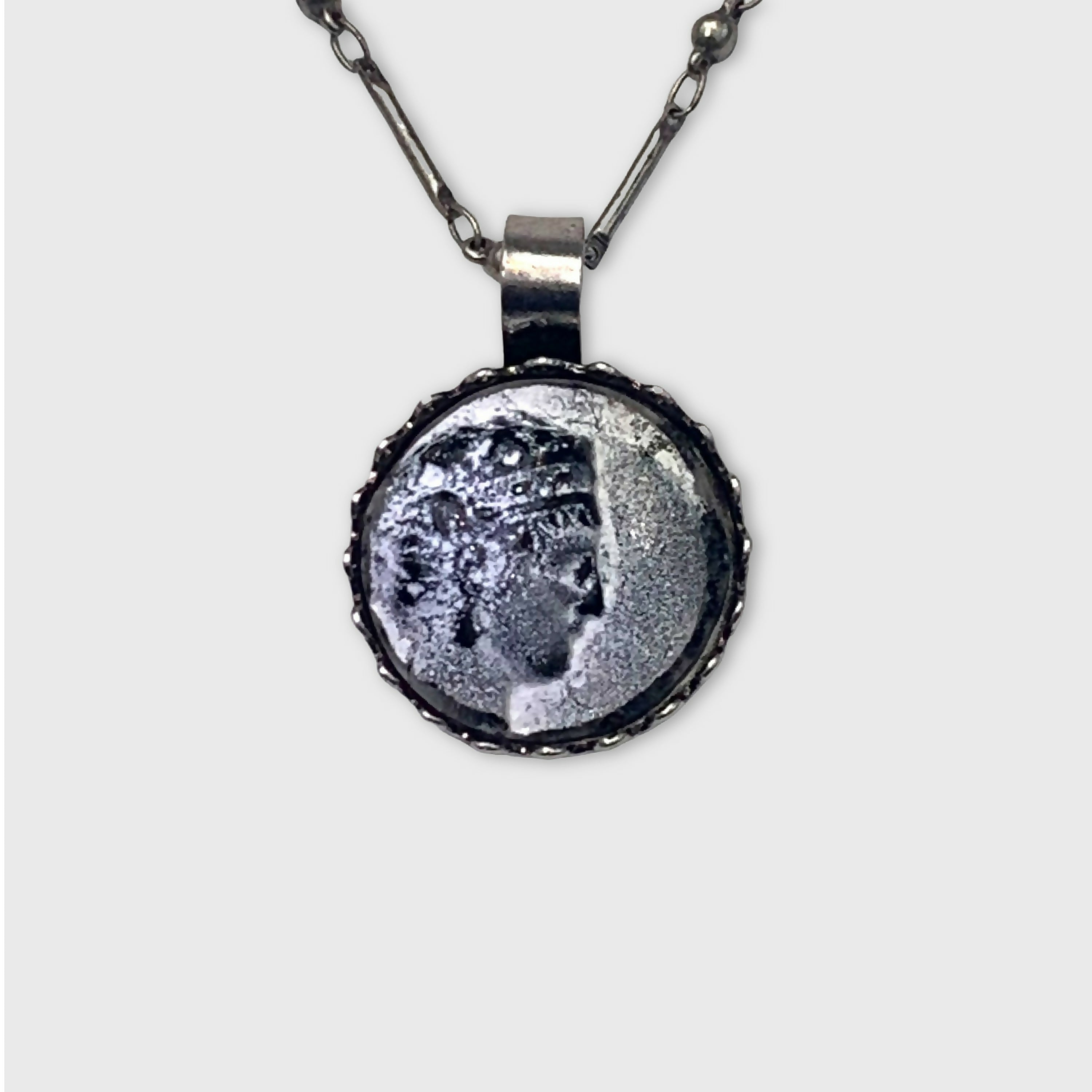 Collier noir et blanc visage5 | EMPREINTES Paris