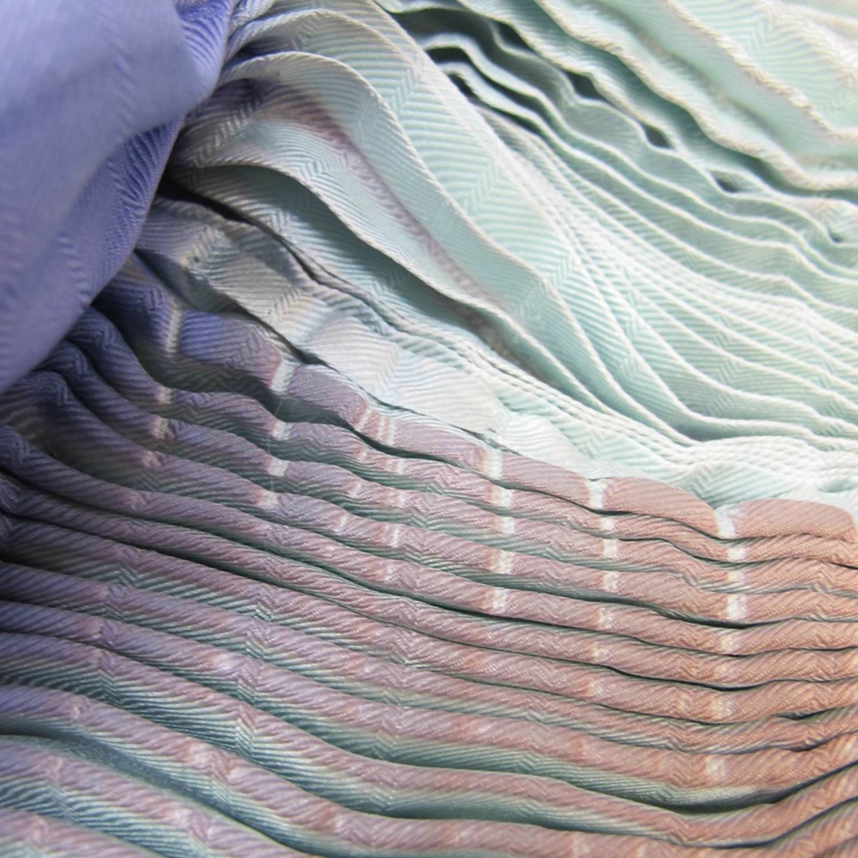 Foulard court plissé en twill de soie COULIPLI | EMPREINTES Paris