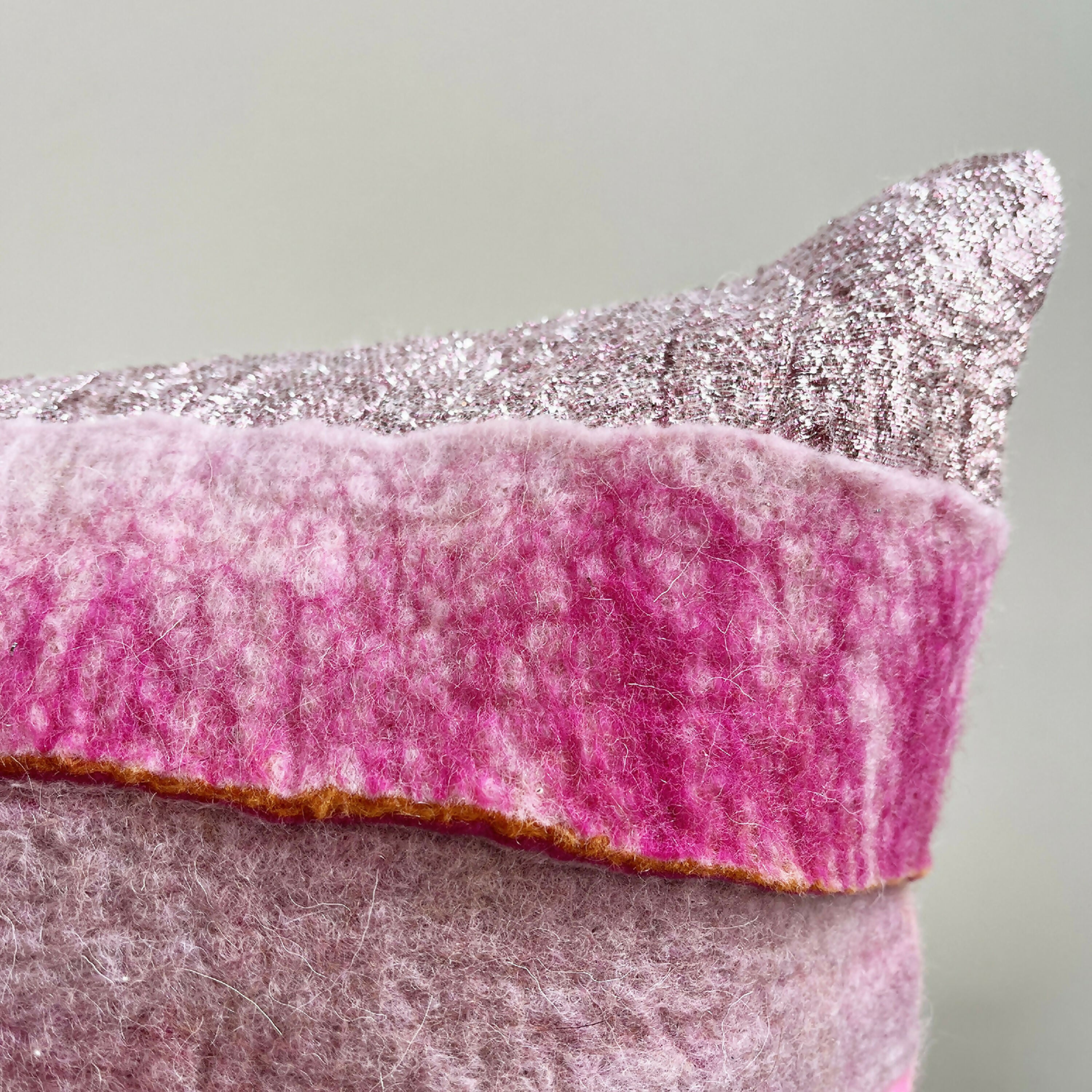 coussin_collection_strates_roses_iv_accords_feutres copie | EMPREINTES Paris