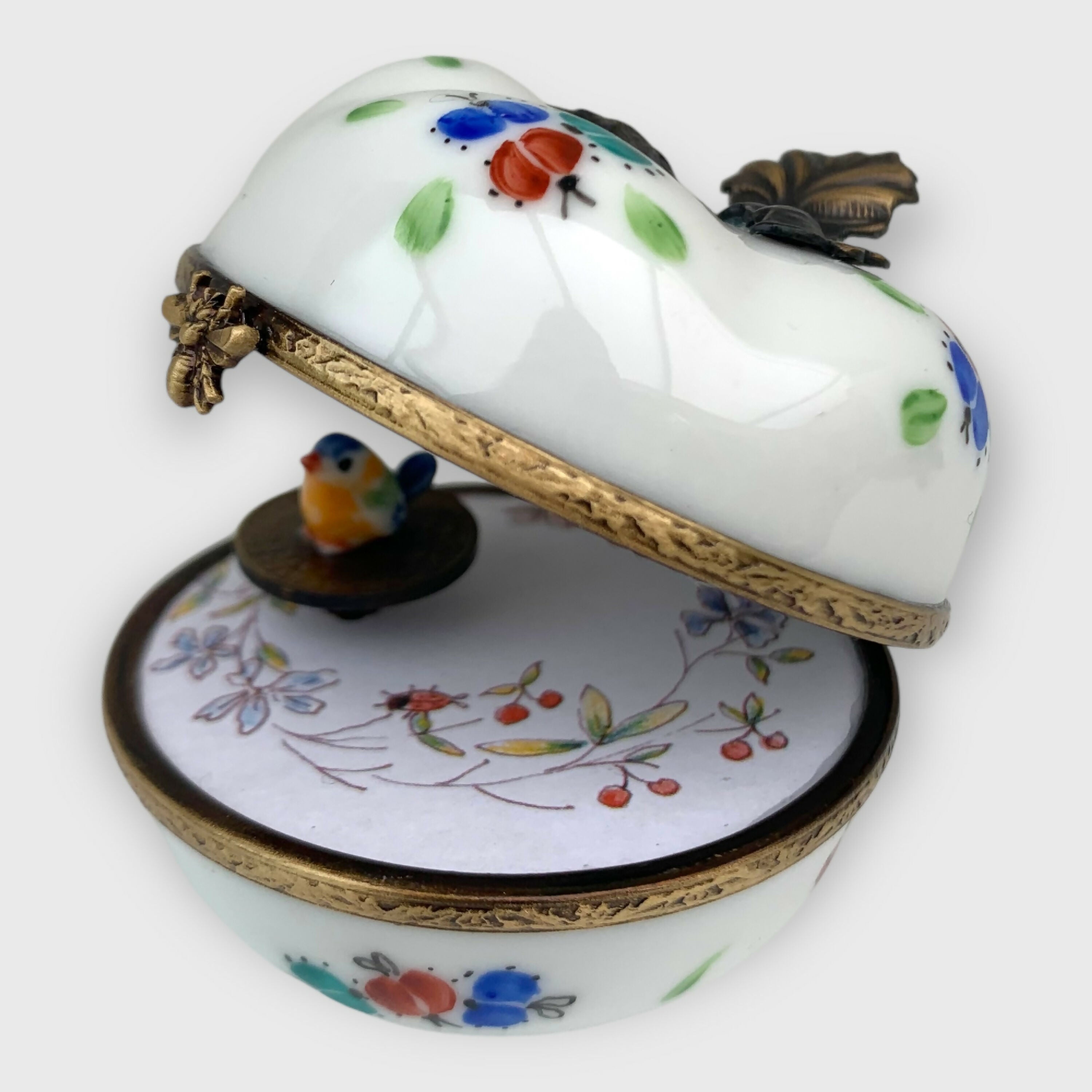 cadeau-blanc_decoration-coccinelle_romantique-amoureux_oiseau-chantant_automate_cadeau-amoureux_saint-Valentin_cadeau-naissance_fete-bebe_boite-a-musique_enfantin_noce-de-porcelaine_fete-des-meres_oeuf-faberge_oeuf-collection_collection-classique_cadeau-fin-annee_cadeaux-maitresses_noce-de-porcelaine | EMPREINTES Paris