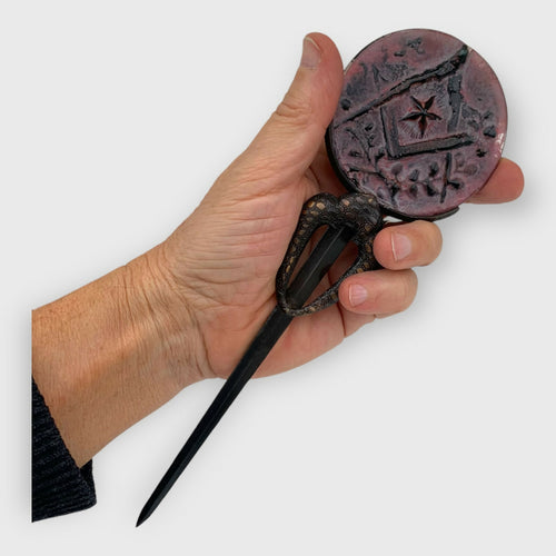 ouvre-lettres rouge et or, francs-maçons, art antique, cadeau collection decoration franc maçonique, cadeau homme, cristal made in France, Stephane Dunoyer creations, coupe papier bureau, piece unique | EMPREINTES Paris - EMPREINTES Paris