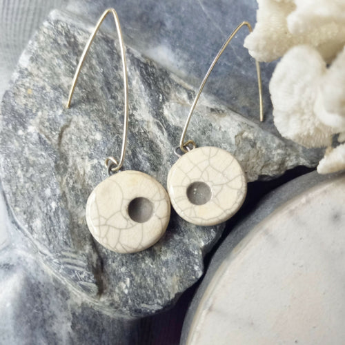 boucles_doreilles_pointees_blanches_craquelees_chloe_bercovici_simplement_terre copie | EMPREINTES Paris - EMPREINTES Paris