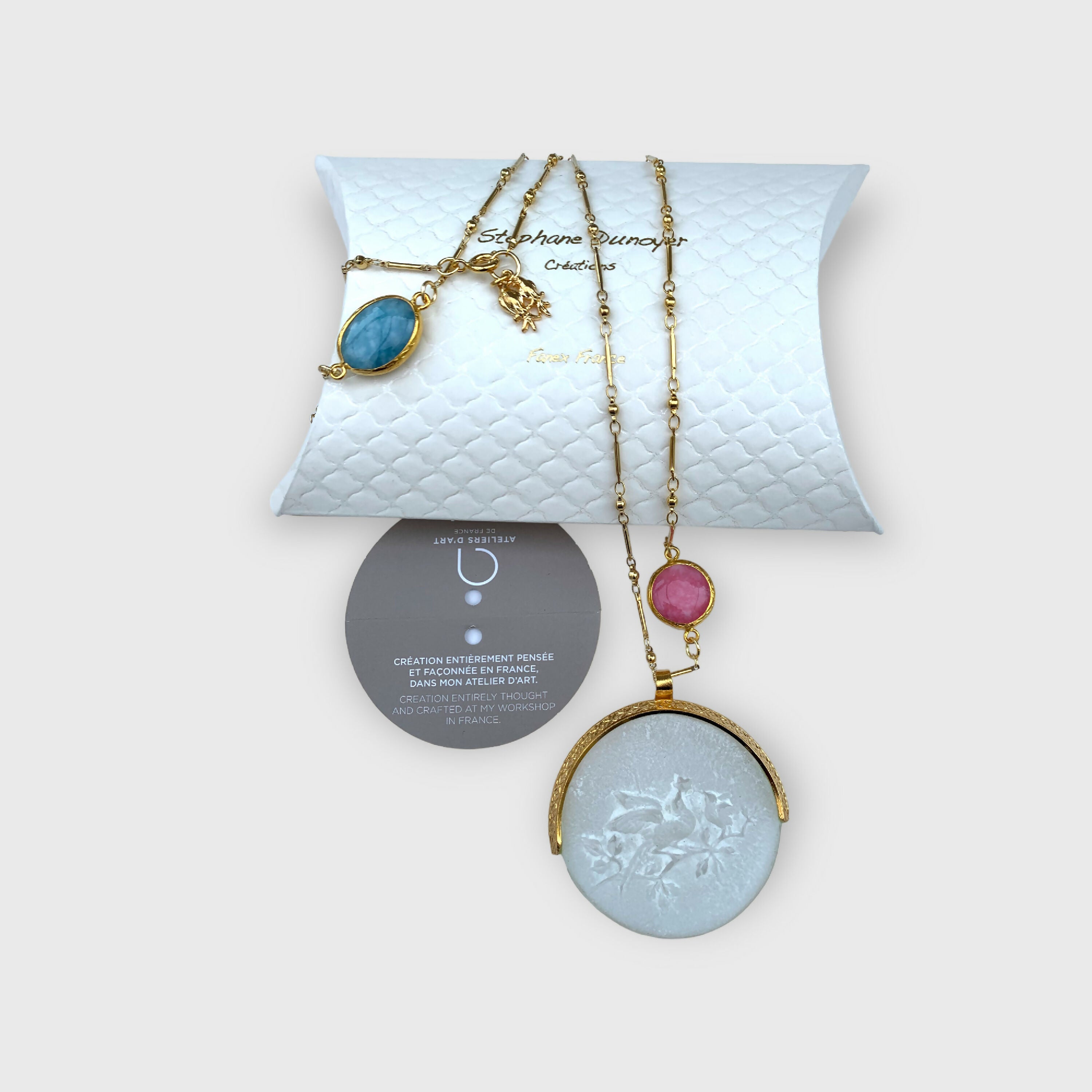 oiseau, printemps, precieu, bijou symbolique, ethnique, romantique, chic bohème, amoureux, collier pour femme, art déco, art nouveau, idées cadeaux pour elle, saint Valentin, piece unique, bijoux doré, tour de cou, pate de verre, cristal | EMPREINTES Paris