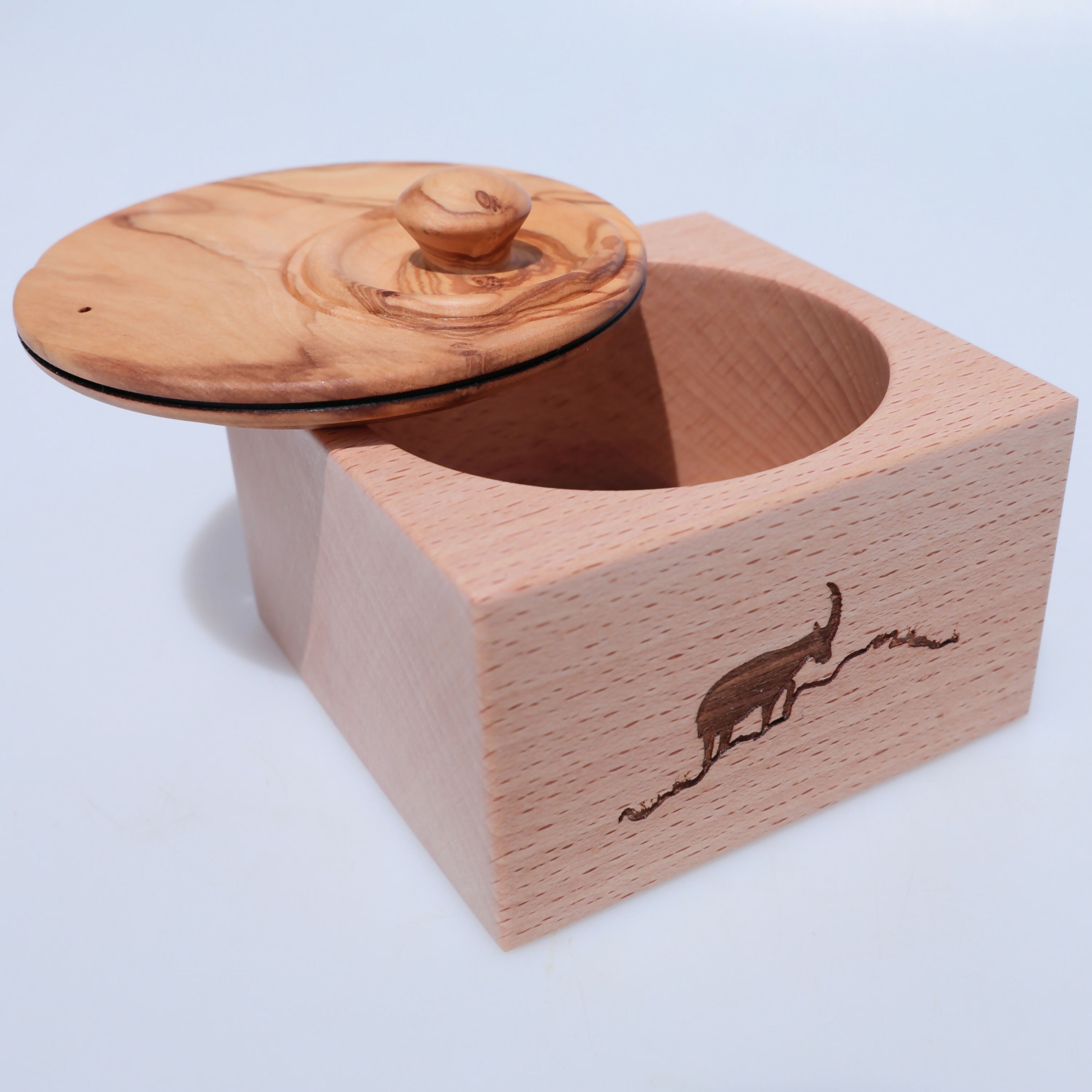 petite_boite_carree_en_hetre_et_en_olivier_n°3_latelier_du_mercantour copie | EMPREINTES Paris