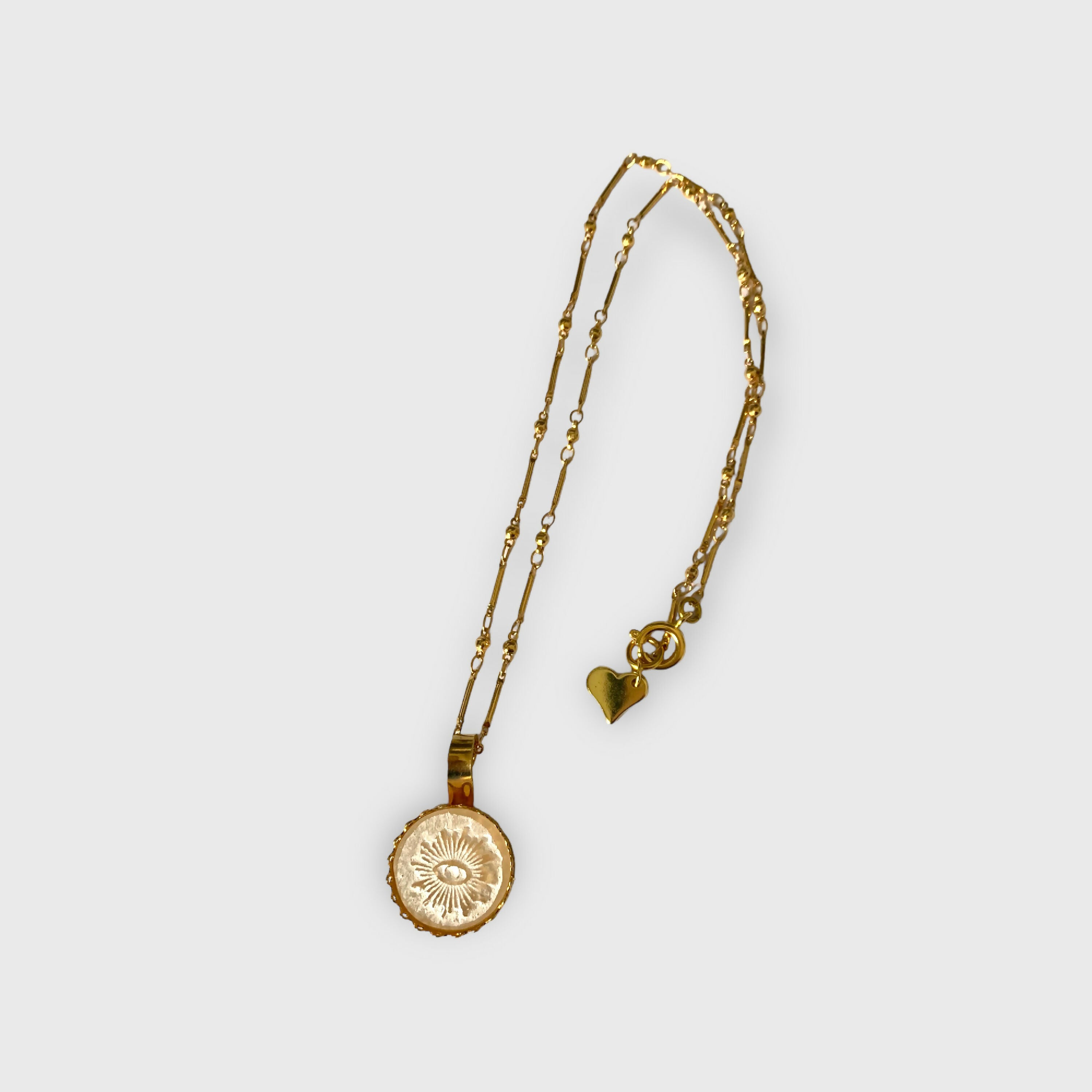 oeil, chance, vertue, bijou symbolique, ethnique, romantique, chic bohème, amoureux, collier pour femme, art déco, art nouveau, idées cadeaux pour elle, saint Valentin, piece unique, bijoux doré, tour de cou, pate de verre, cristal | EMPREINTES Paris