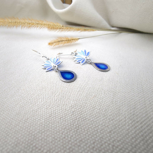 Les Lotus bleus- Boucles d'oreilles en émail | EMPREINTES Paris - EMPREINTES Paris
