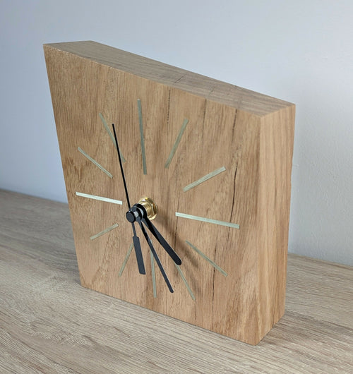 Horloge de bureau en Chêne massif et Marqueterie de paille Gris Beige (Grèges) | EMPREINTES Paris - EMPREINTES Paris