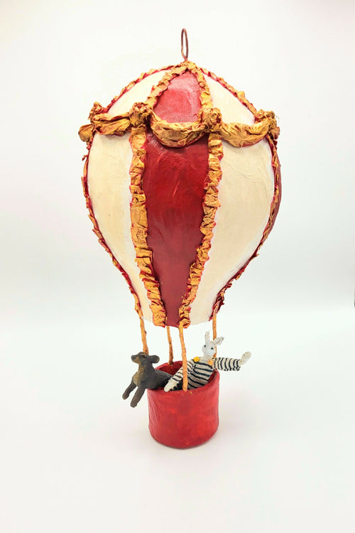 Sculpture montgolfière avec son chien teckel | EMPREINTES Paris - EMPREINTES Paris