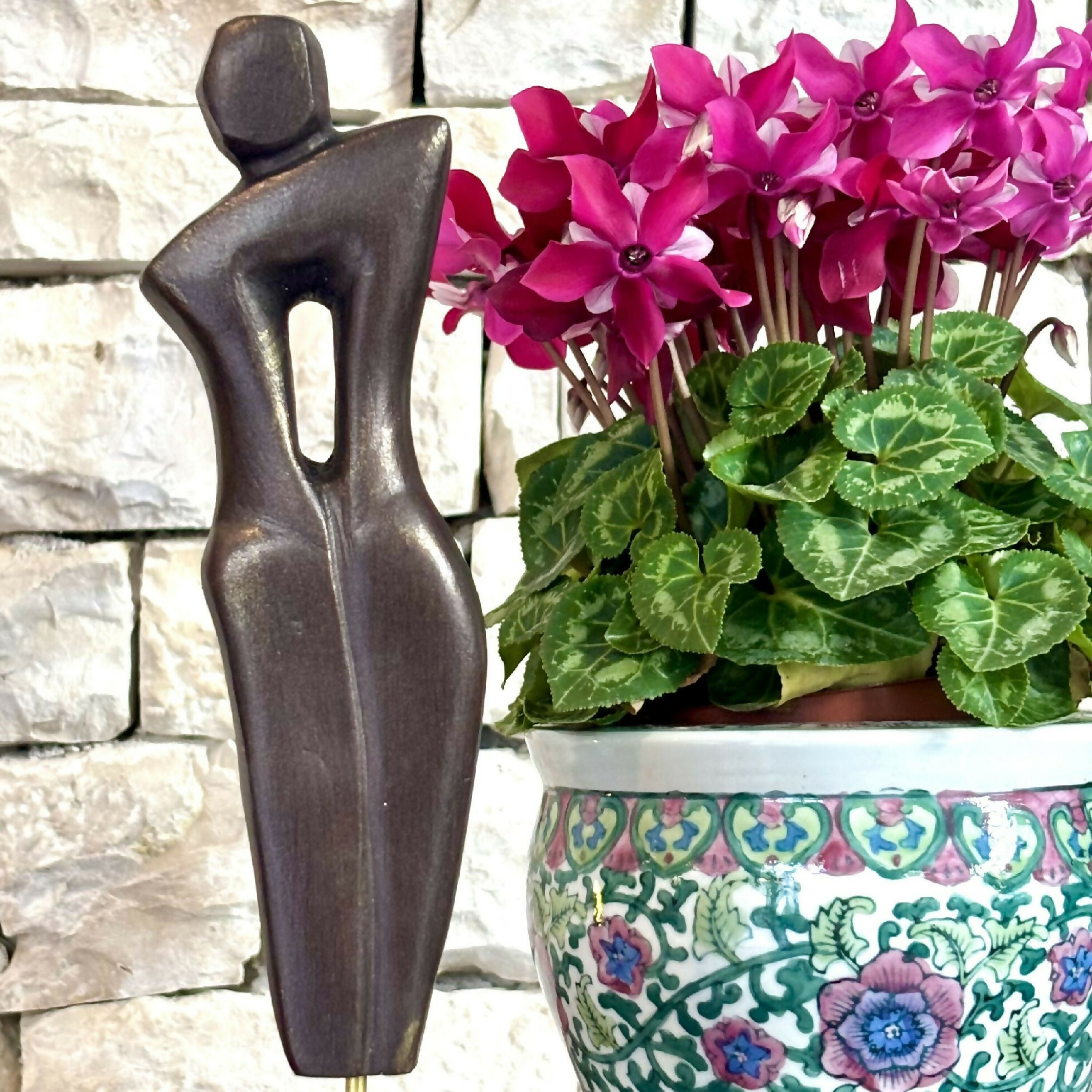 Figurine 6 en pierre calcaire de l