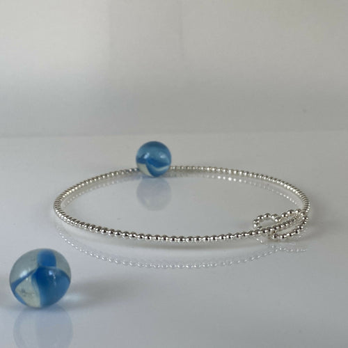 bracelet_jonc_en_argent_massif_et_sa_breloque_coeur_en_fil_perle_artyssia | EMPREINTES Paris - EMPREINTES Paris