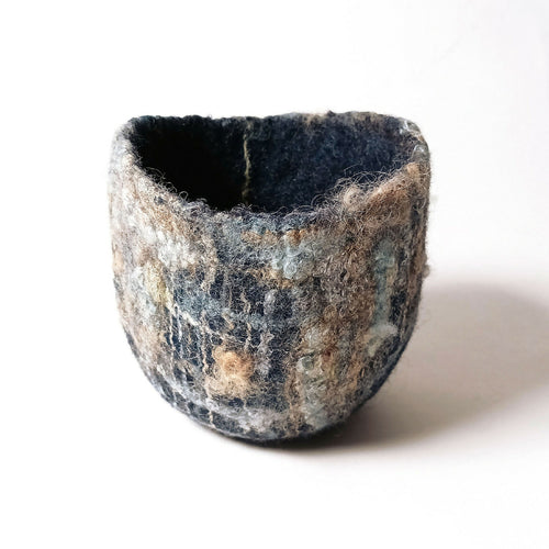 Vide-poche texturé en feutre de laine indigo et soie mordorée | EMPREINTES Paris - EMPREINTES Paris