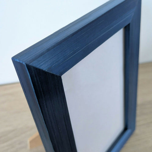 cadre_photo_a_poser_10x15cm_avec_marqueterie_de_paille_bleu_roi_jerome_ebenisterie copie | EMPREINTES Paris - EMPREINTES Paris