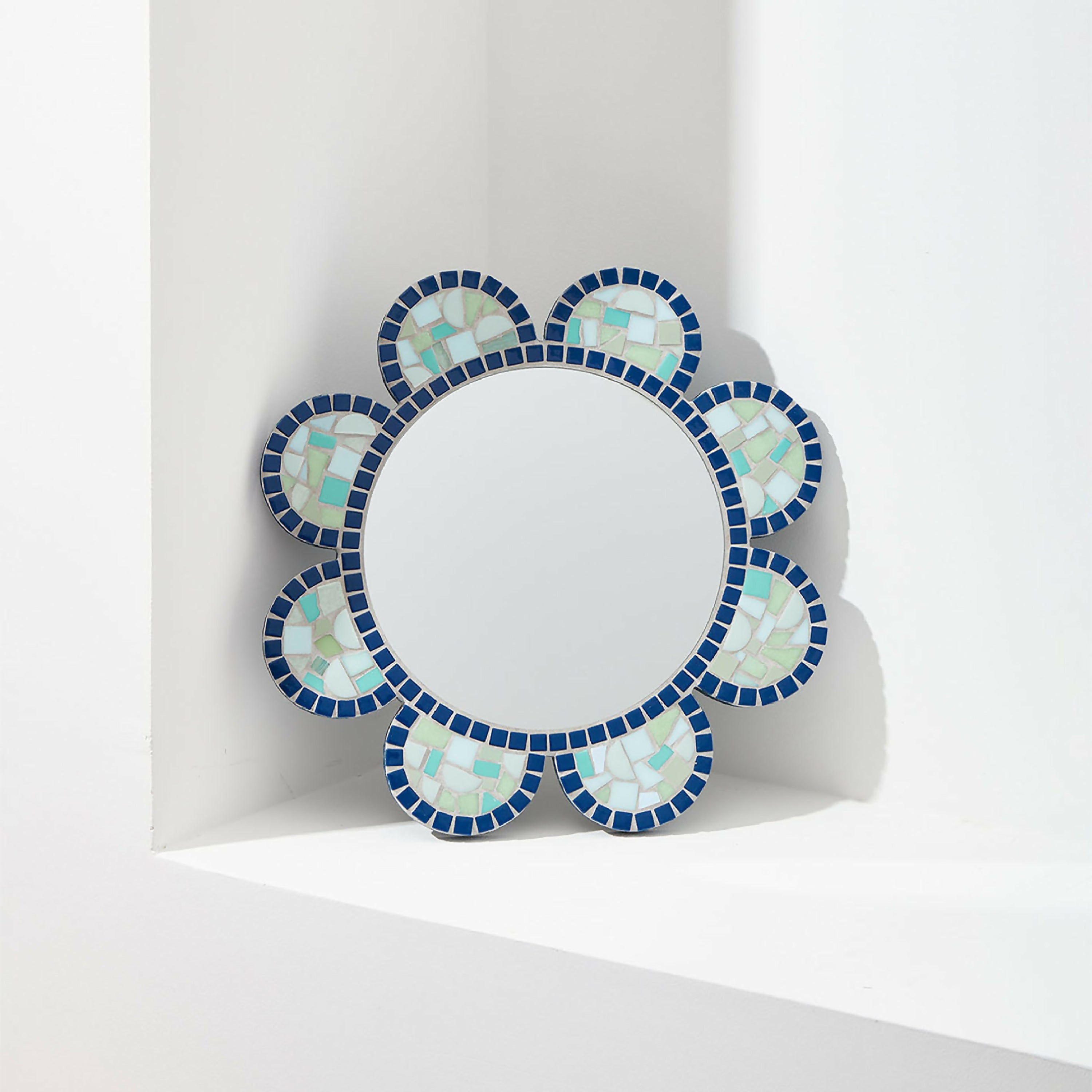 miroir_fleur_vert_contours_bleus_solene_leglise copie 2 | EMPREINTES Paris