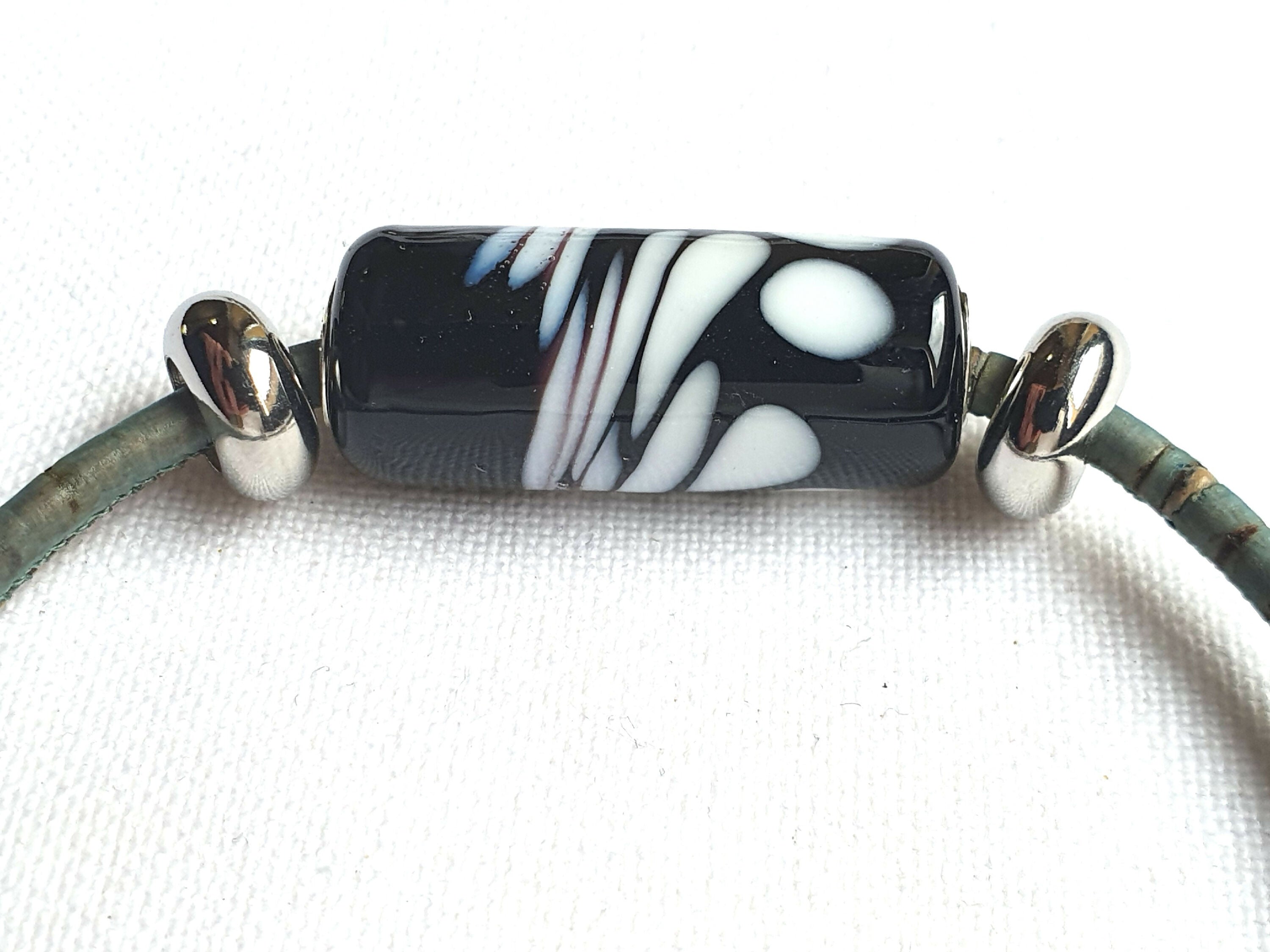 Bracelet en liège et Perle de verre noire à pois blancs | EMPREINTES Paris