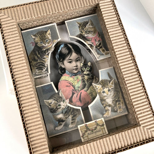 Photomontage - Petite vitrine Fillette aux chats #1 | EMPREINTES Paris - EMPREINTES Paris