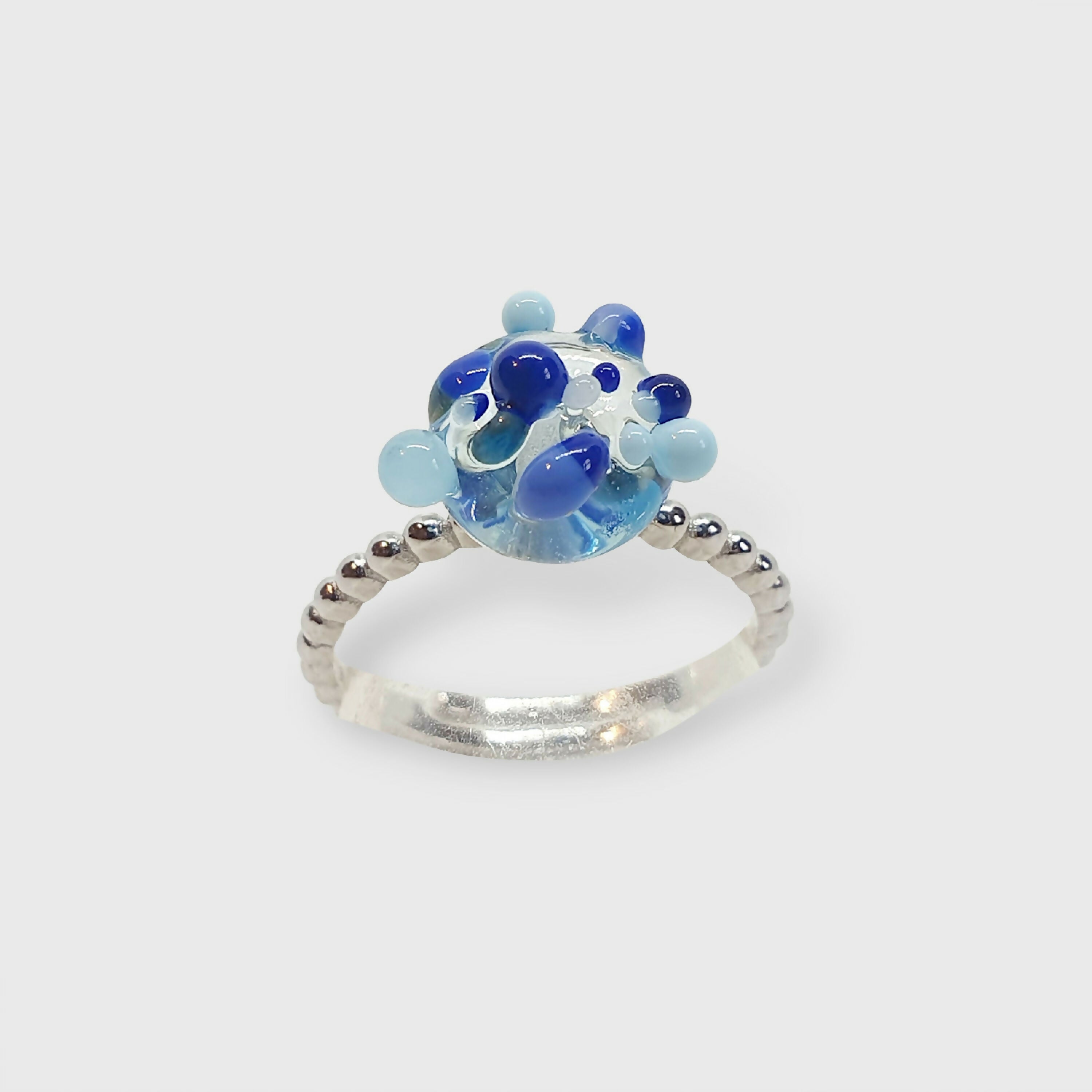 Bague anneau argenté réglable - Perle de verre cristal Granulés Bleus | EMPREINTES Paris