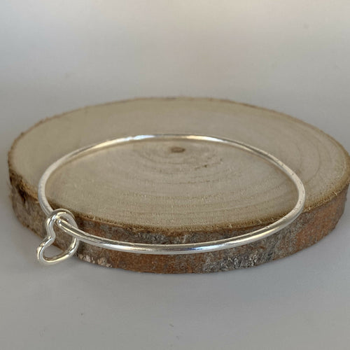 bracelet_jonc_en_argent_massif_martele_et_sa_breloque_coeur_artyssia copie | EMPREINTES Paris - EMPREINTES Paris