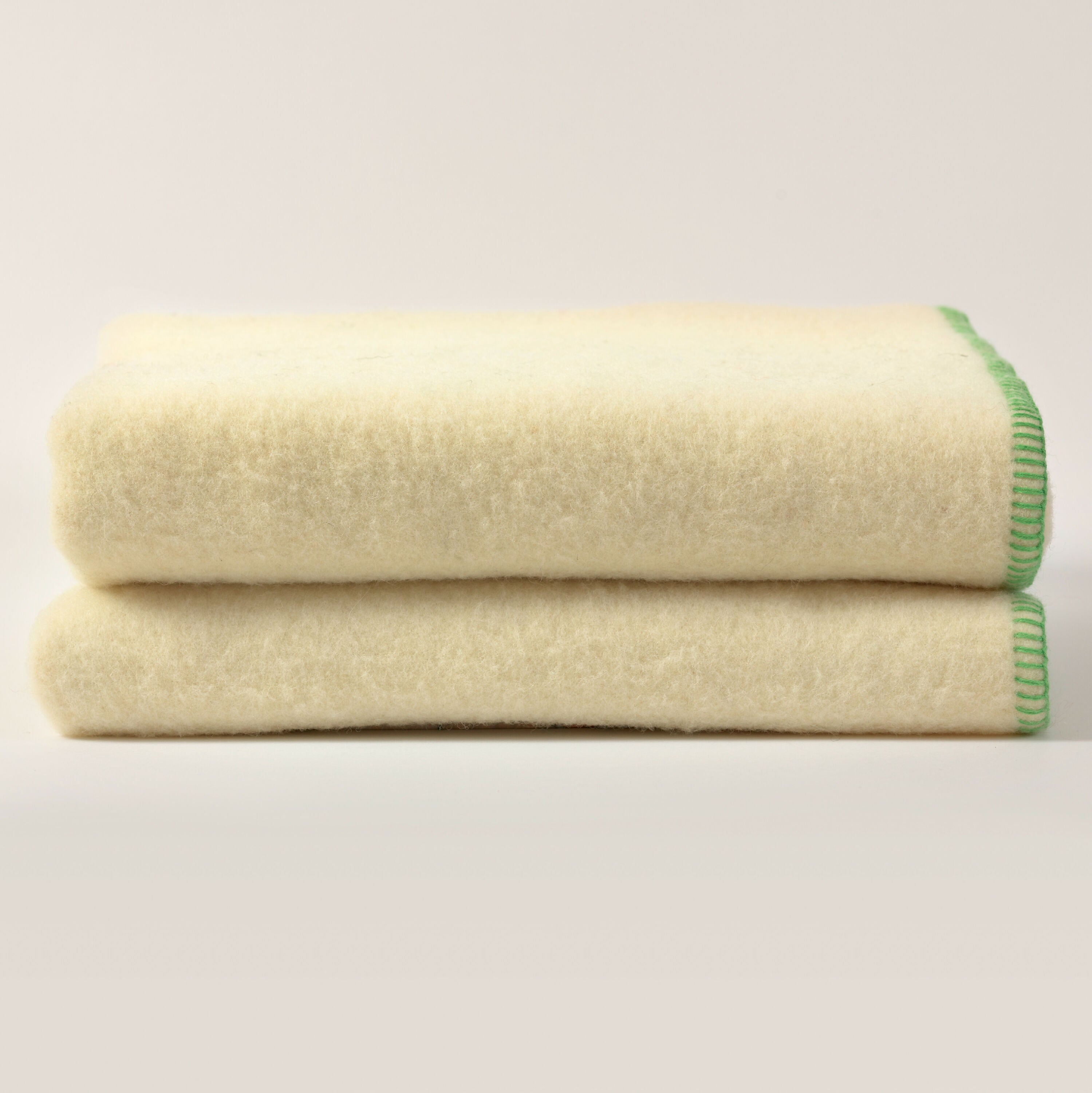 plaid_haute_laine_cestrede_ivoire_finition_basilic_midipy copie | EMPREINTES Paris