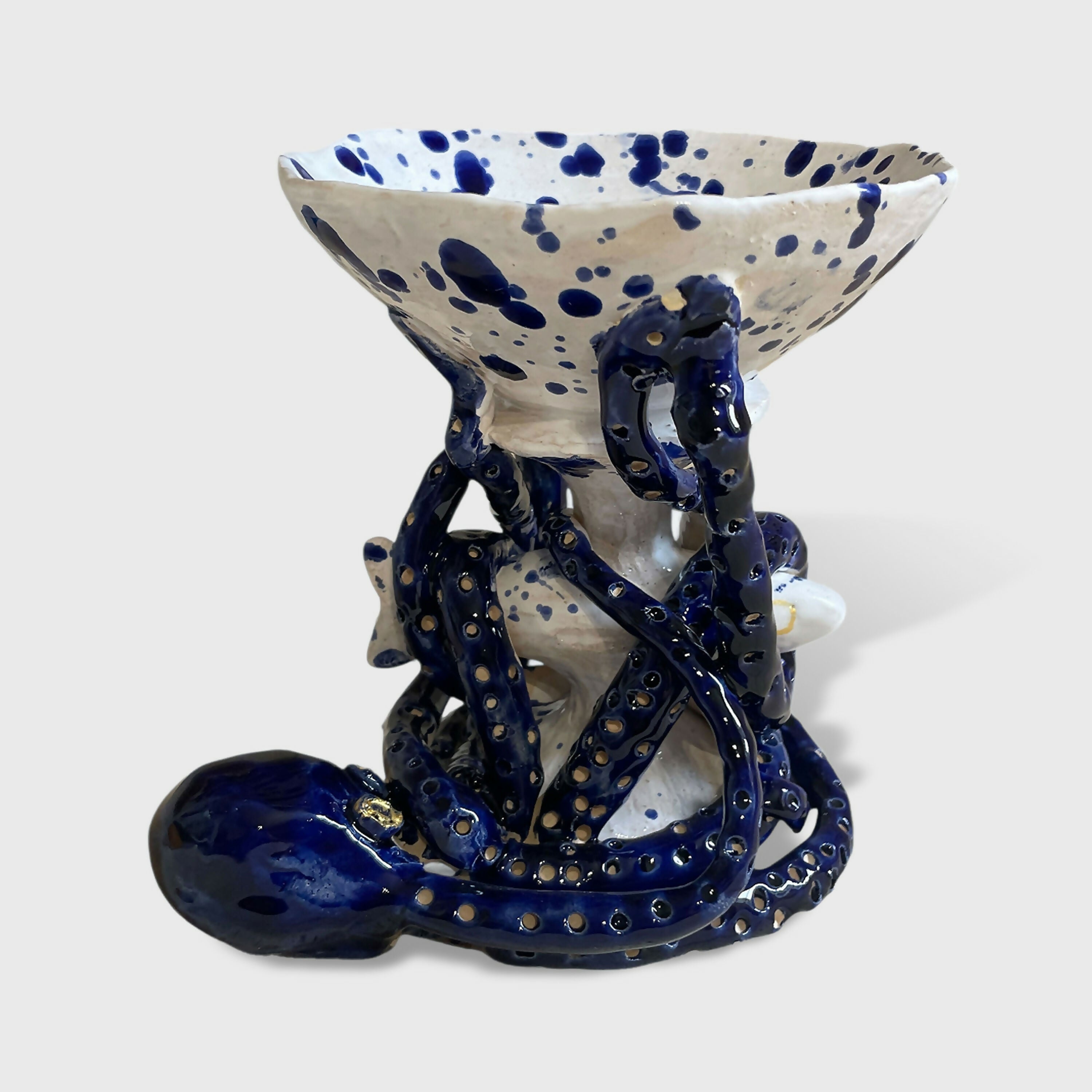 Coupe bleu de Sèvres avec poulpe et poisson aux yeux d