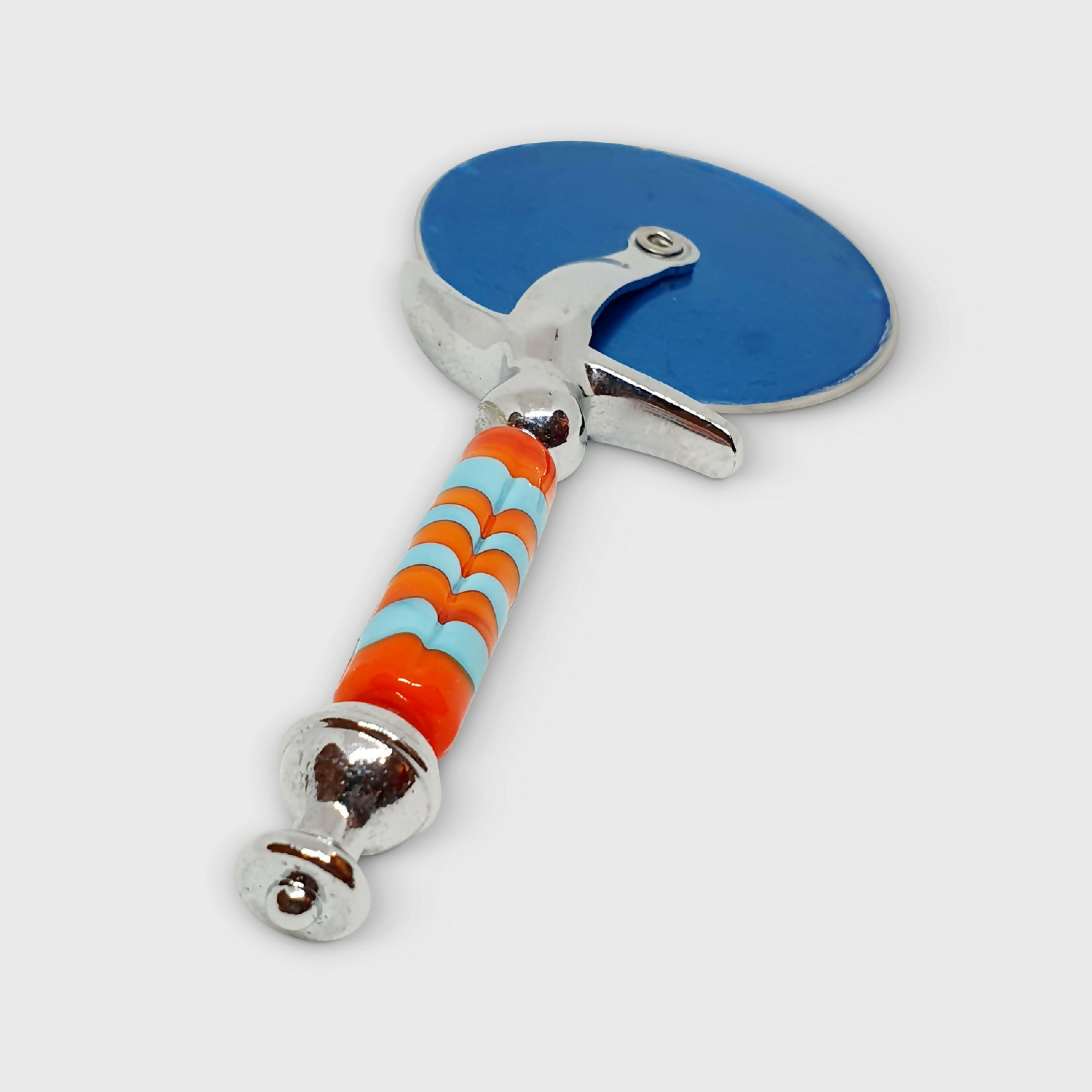 Roulette à pizza orange et bleu turquoise - Vaguelettes | EMPREINTES Paris