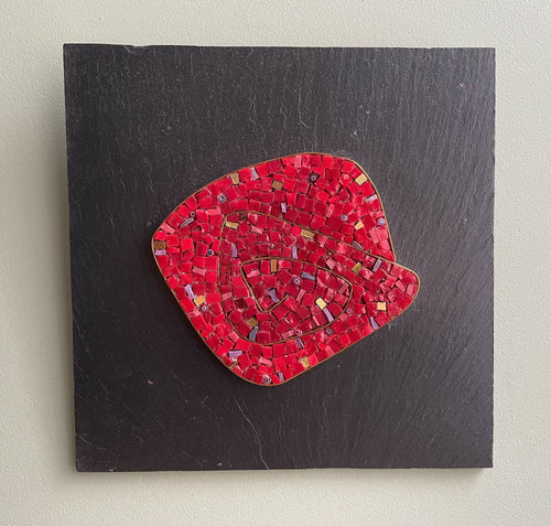 tableau_mosaique_rouge_sur_ardoise_musea_mosaique copie | EMPREINTES Paris - EMPREINTES Paris