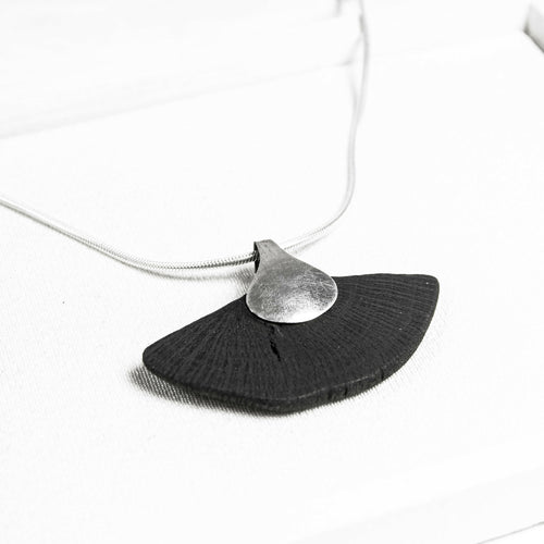collier_gin_dai_hime_ginko_2_charcoal_eskimeit copie | EMPREINTES Paris - EMPREINTES Paris