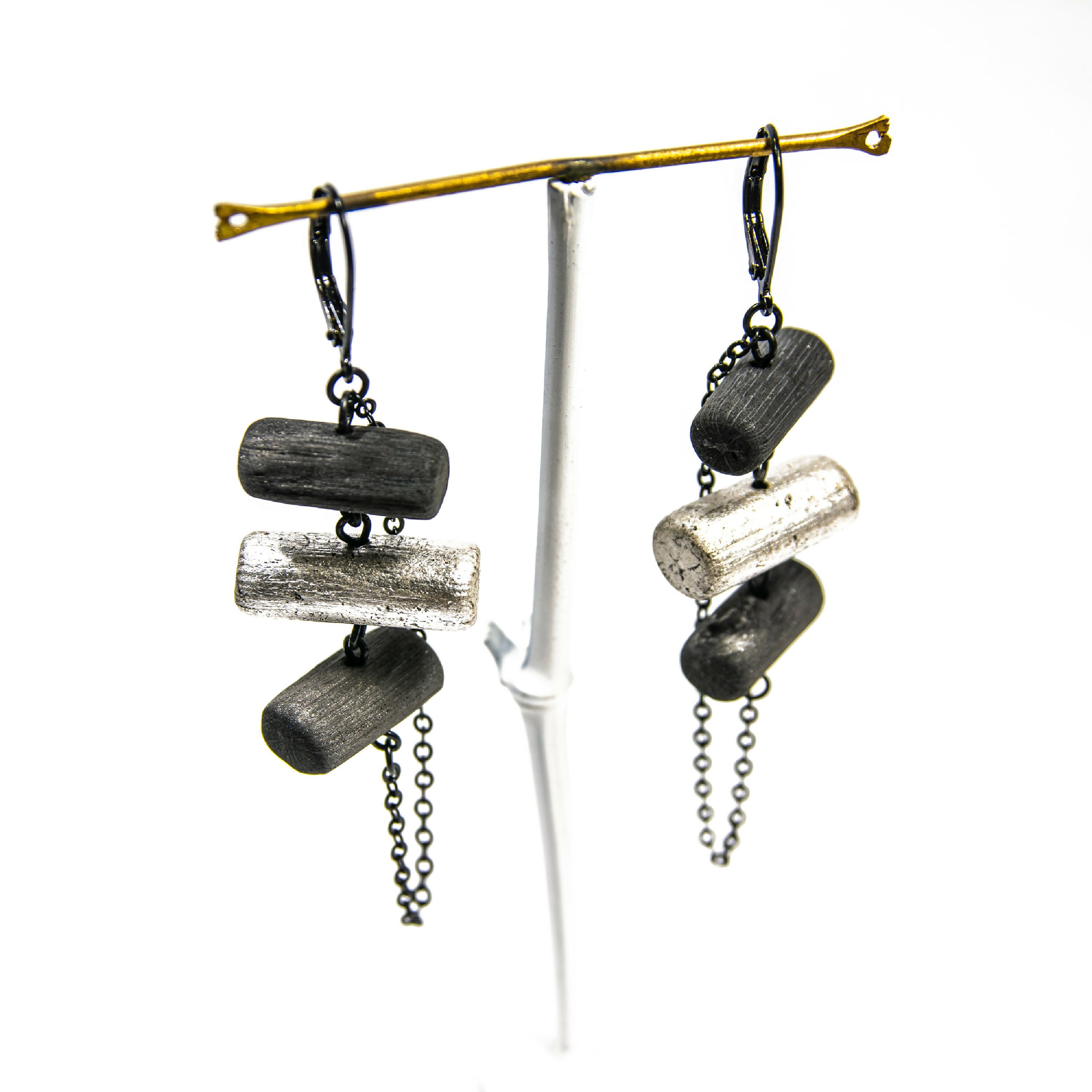 Boucles d’oreilles YAYOI-TSUBUTSUBU-PALLA 2 - charcoal copie | EMPREINTES Paris