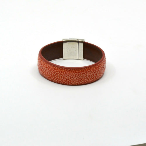 manchette_en_galuchat_orange_fermoir_terra_sylvie_zarnowski copie | EMPREINTES Paris - EMPREINTES Paris