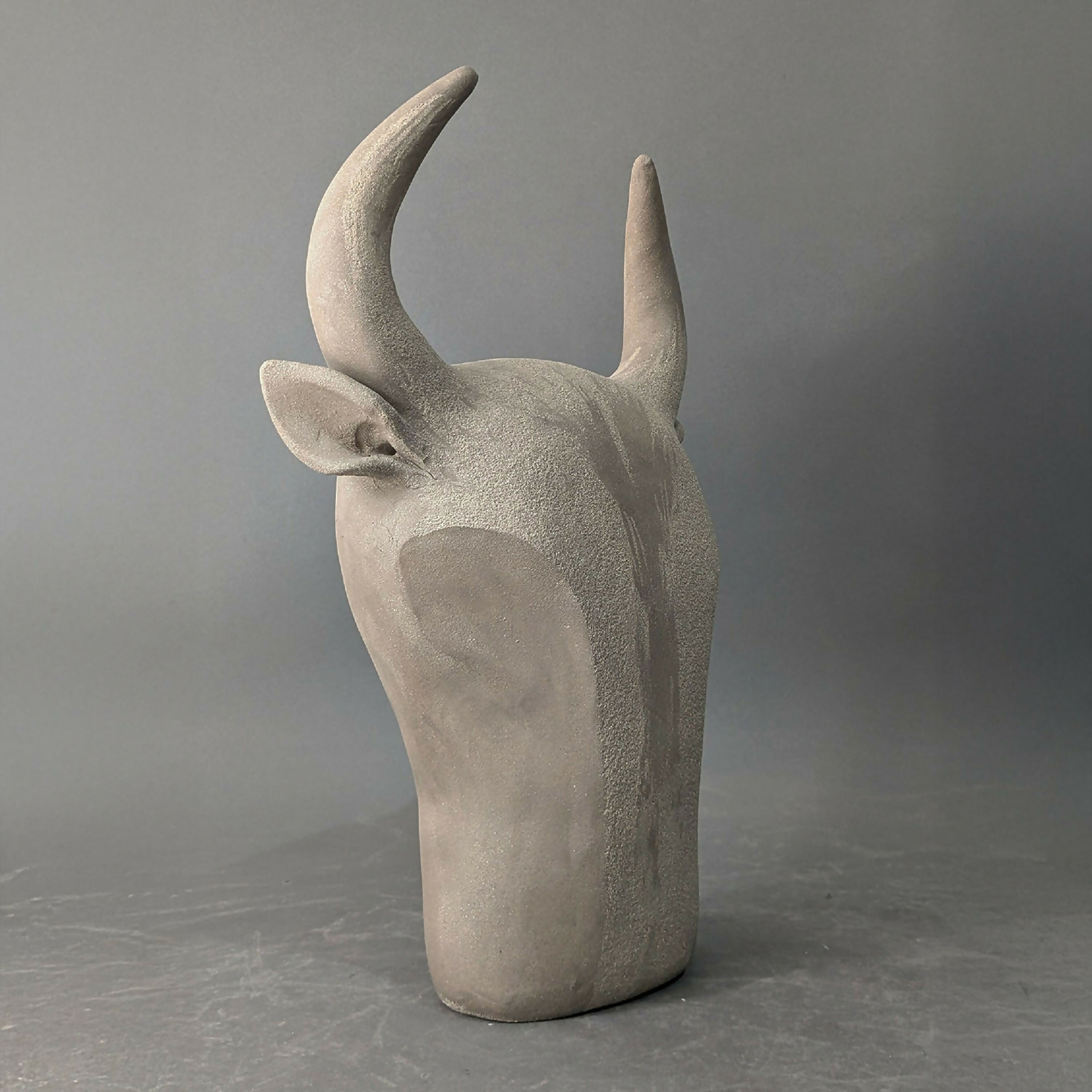 Sculpture Tête Taureau Gris | EMPREINTES Paris