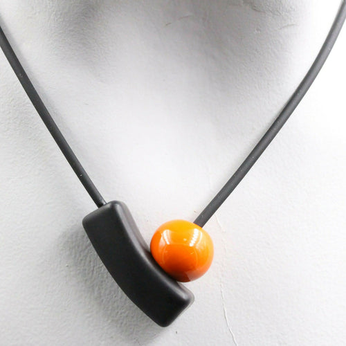 collier_atome_en_ceramique_coloree_et_tour_de_cou_noir_3_andreani_creations copie | EMPREINTES Paris - EMPREINTES Paris