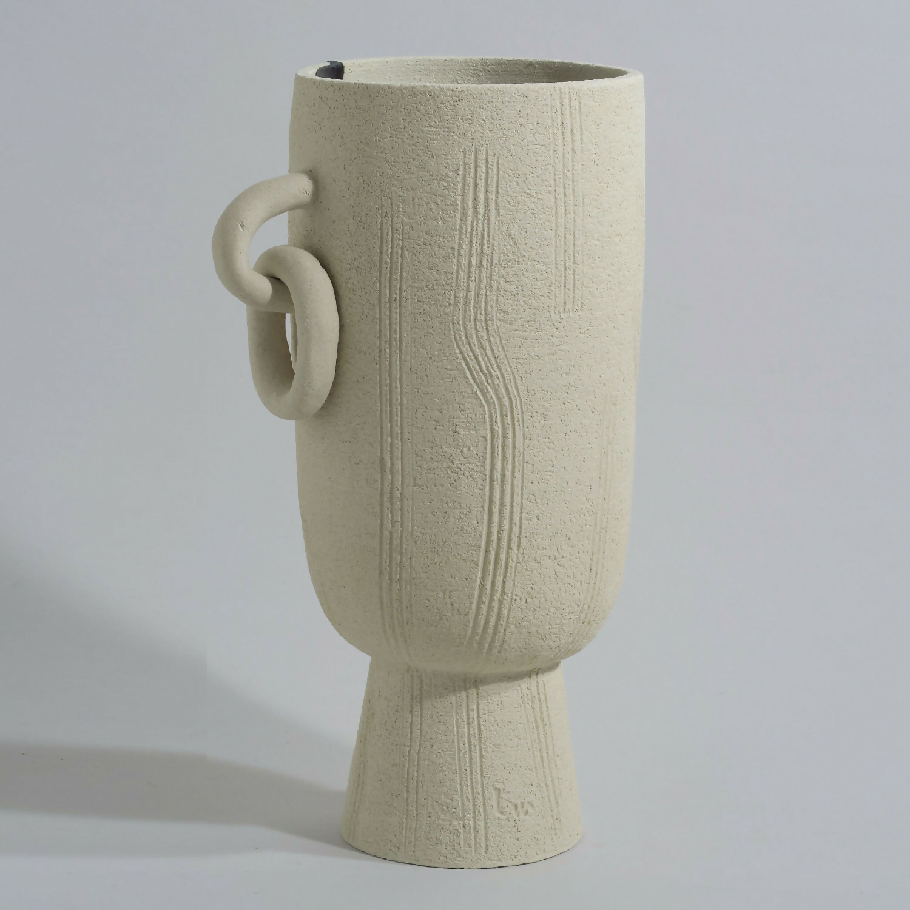 vase_terrablanca_a_anse_et_a_pied_tb_s10_va3_lisa_maiofiss_ceramiques copie | EMPREINTES Paris