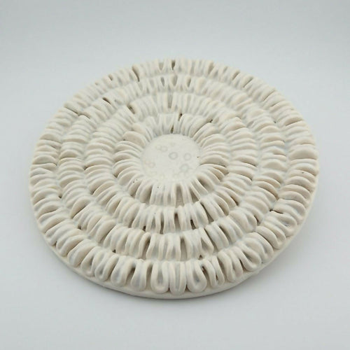 plat_decoratif_en_porcelaine_blanche_coquillage_atelier_coccinelle copie | EMPREINTES Paris - EMPREINTES Paris