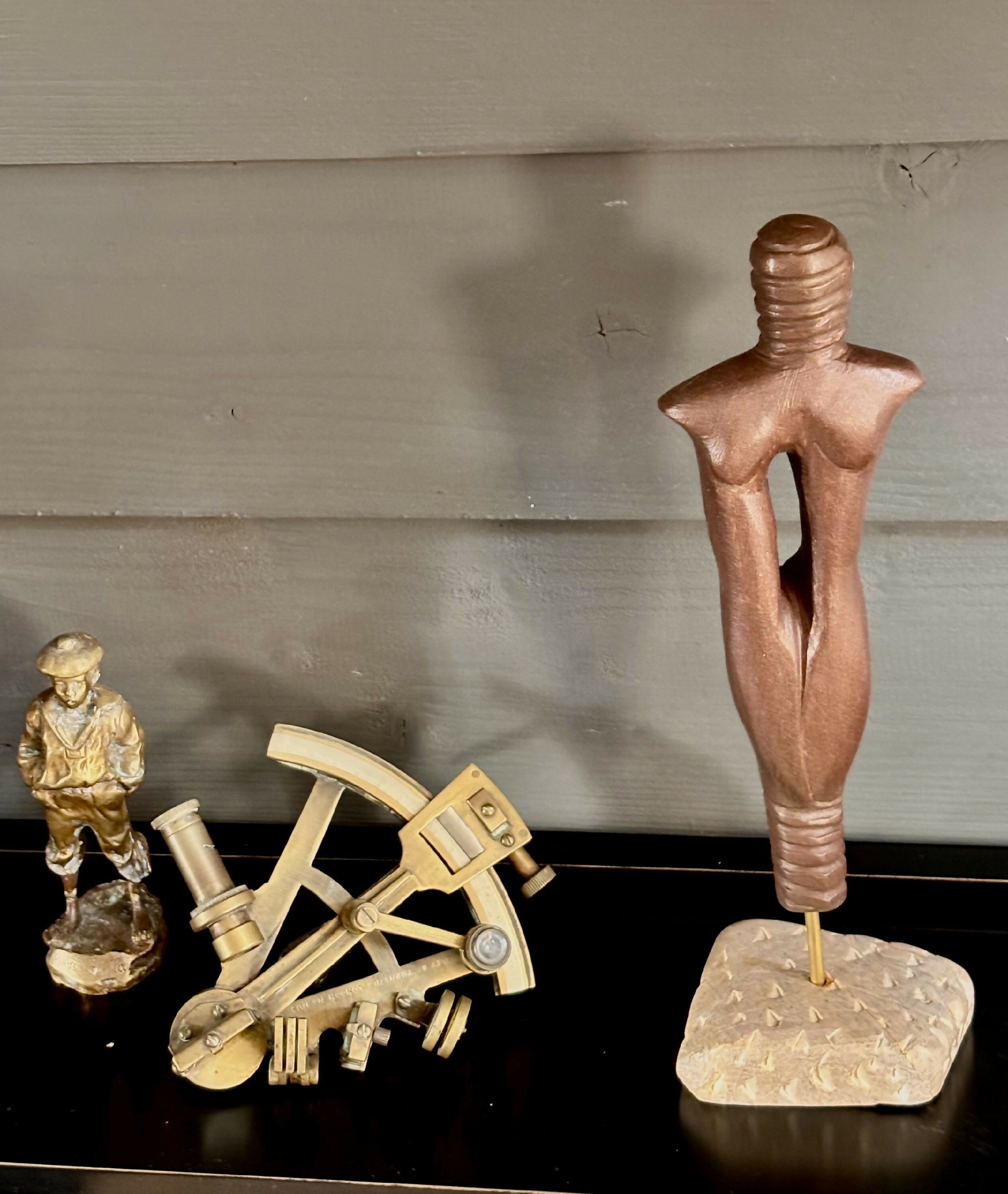 Figurine 13 en pierre calcaire, patine bronze cuivré, socle en en stéatite terre de sienne | EMPREINTES Paris