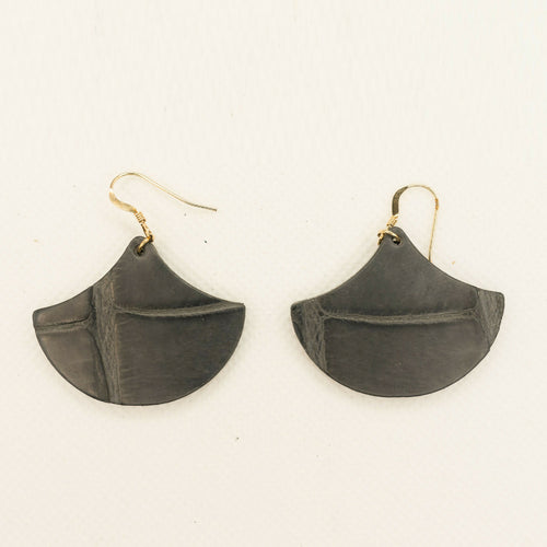 boucles_doreilles_gingko_anthracite_taille_medium_julie_troncin_maroquinerie copie | EMPREINTES Paris - EMPREINTES Paris
