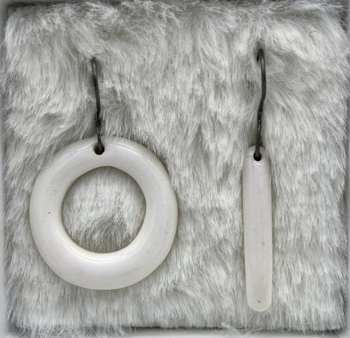 boucles_doreilles_depareillees_laure_neumann copie | EMPREINTES Paris - EMPREINTES Paris