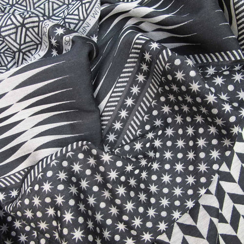 echarpe_maxi_laine_soie_noir_farine_planetarium_sophie_guyot_soieries copie | EMPREINTES Paris - EMPREINTES Paris