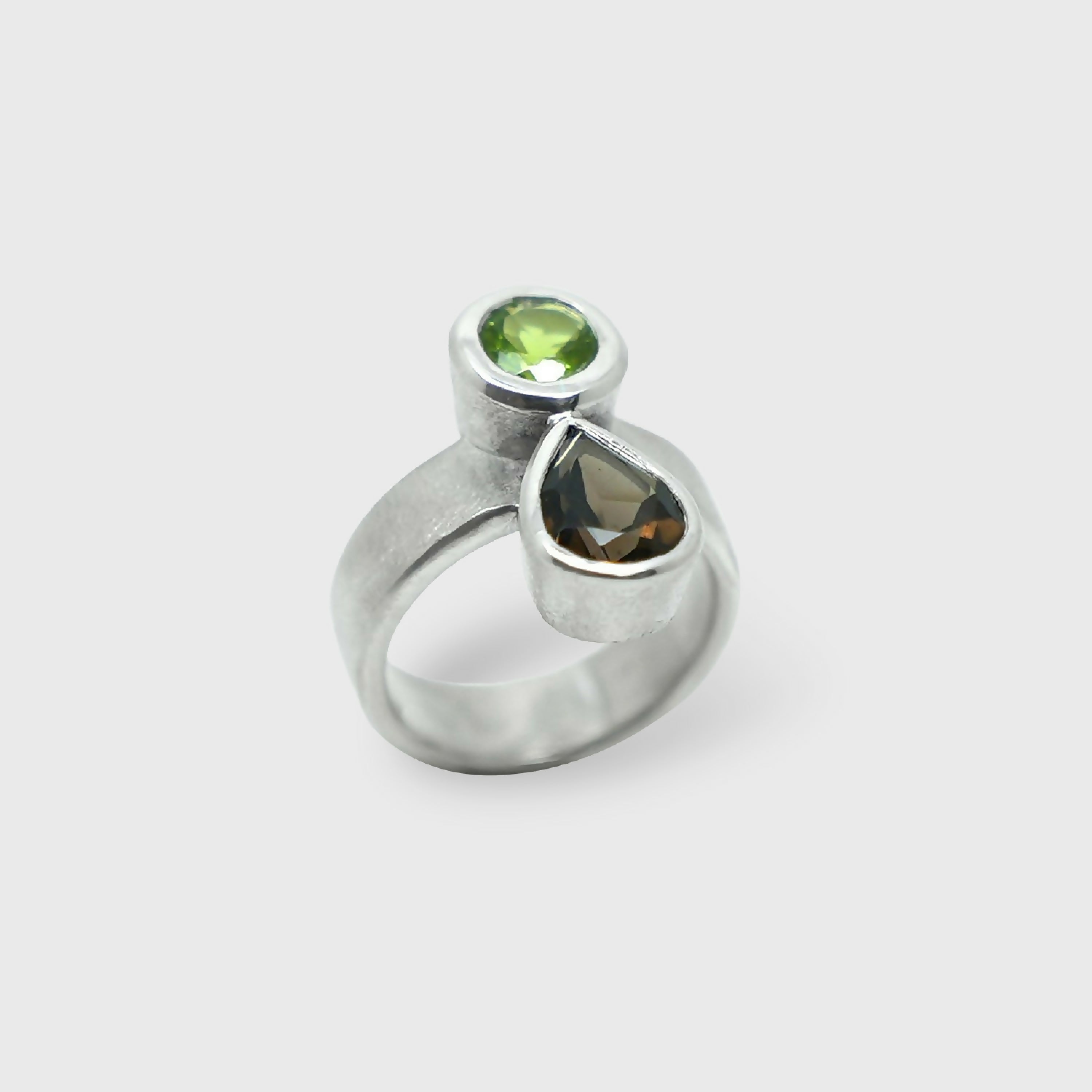 Bague Cairn Argent, Péridot et Quartz fumé | EMPREINTES Paris
