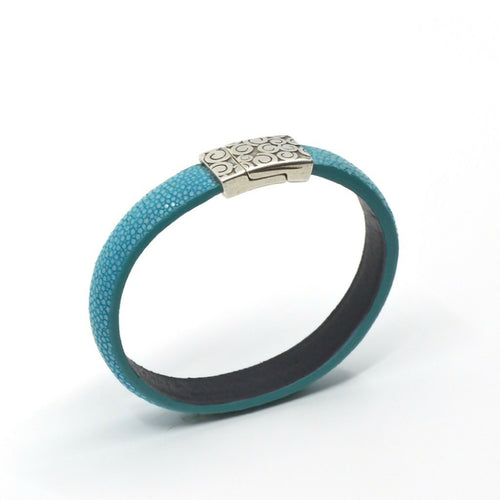 bracelet_en_galuchat_turquoise_fermoir_eole_sylvie_zarnowski copie | EMPREINTES Paris - EMPREINTES Paris