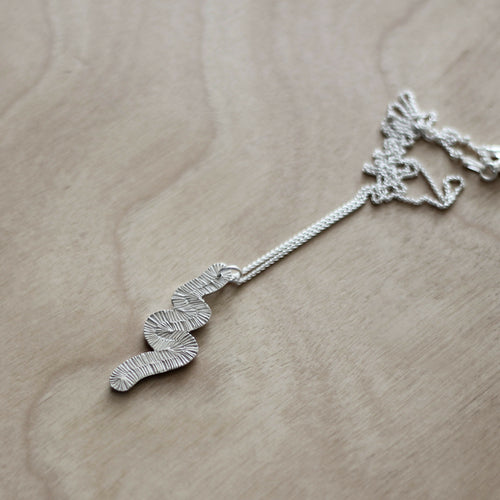 Collier volute grand zigzag strié en argent massif recyclé 925 | EMPREINTES Paris - EMPREINTES Paris