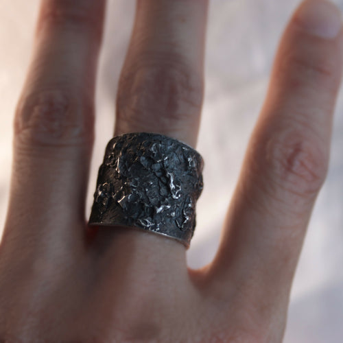 bague_la_tempete_i_piece_unique_t59_en_argent_pur_patine_gris_fonce_sol_billeke copie | EMPREINTES Paris - EMPREINTES Paris