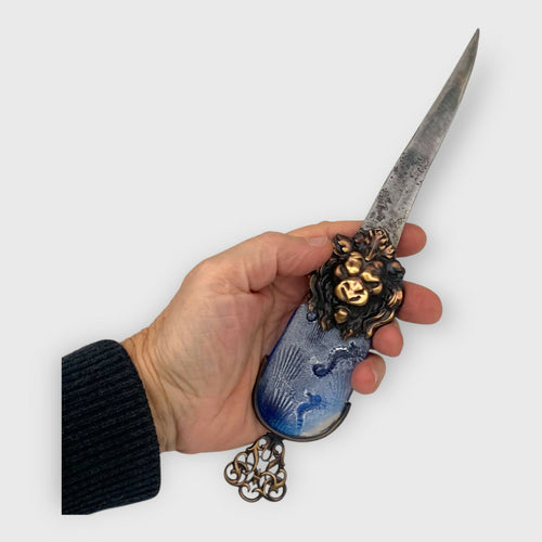 ouvre lettre bleu motif tete de lion et hippocampes, cadeau homme , objet original, collection unique, pate de verre, cristal | EMPREINTES Paris - EMPREINTES Paris