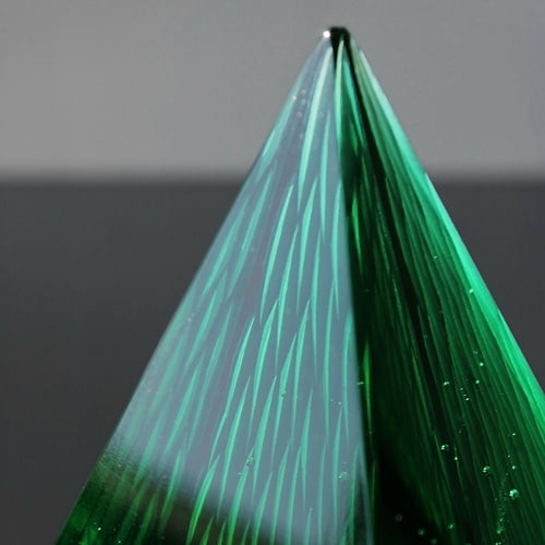 sculpture_pyramide_emeraude_trait_dunion_artisans copie | EMPREINTES Paris - EMPREINTES Paris